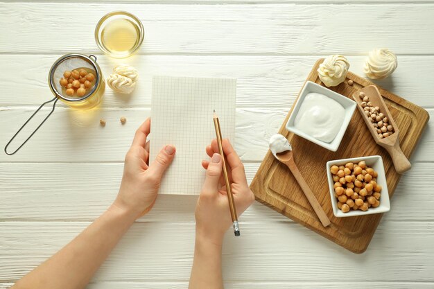 Osoba pisząca przepis